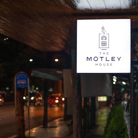 The Motley House Hostel Bangkok Exterior foto