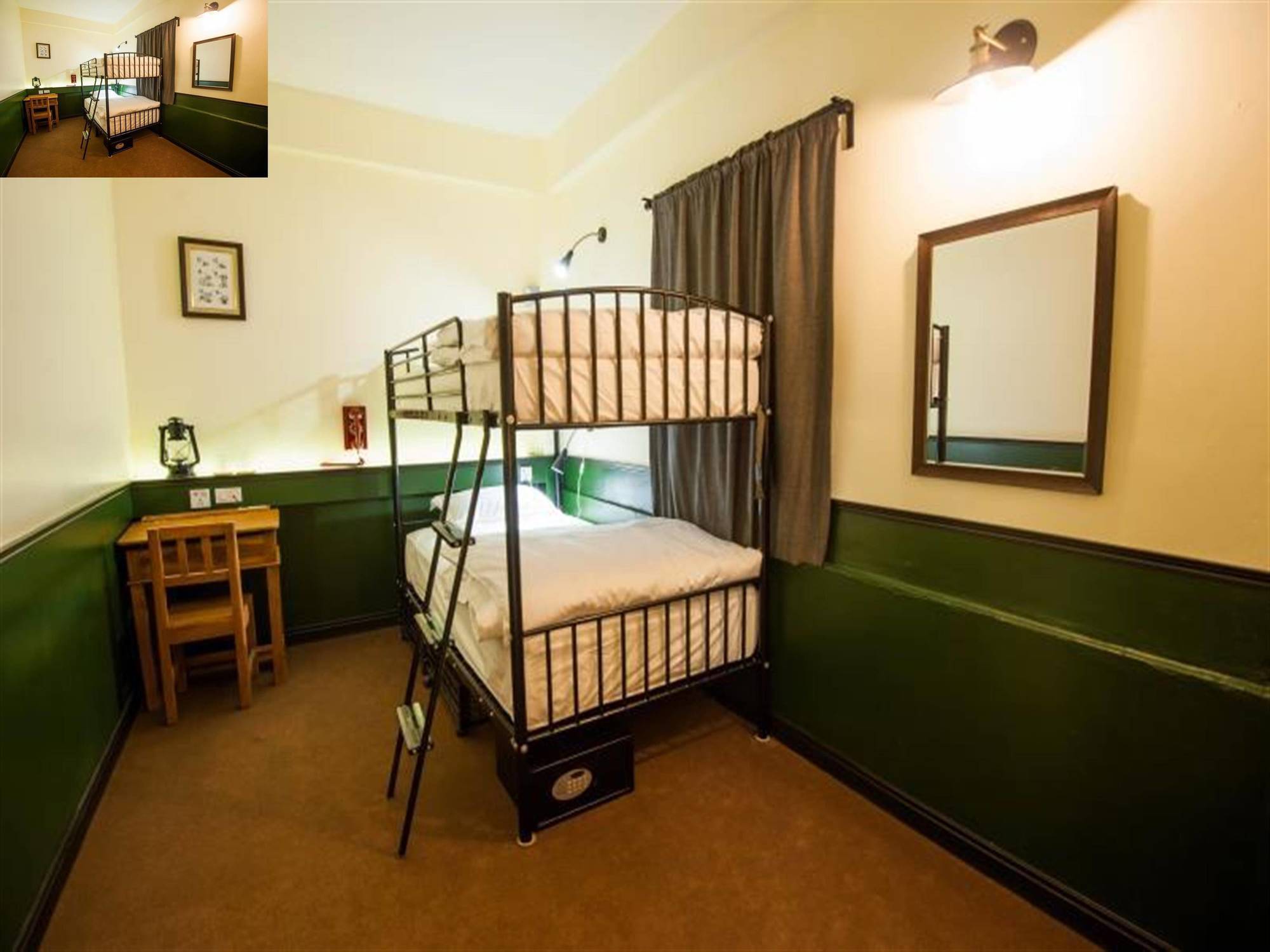 The Motley House Hostel Bangkok Exterior foto