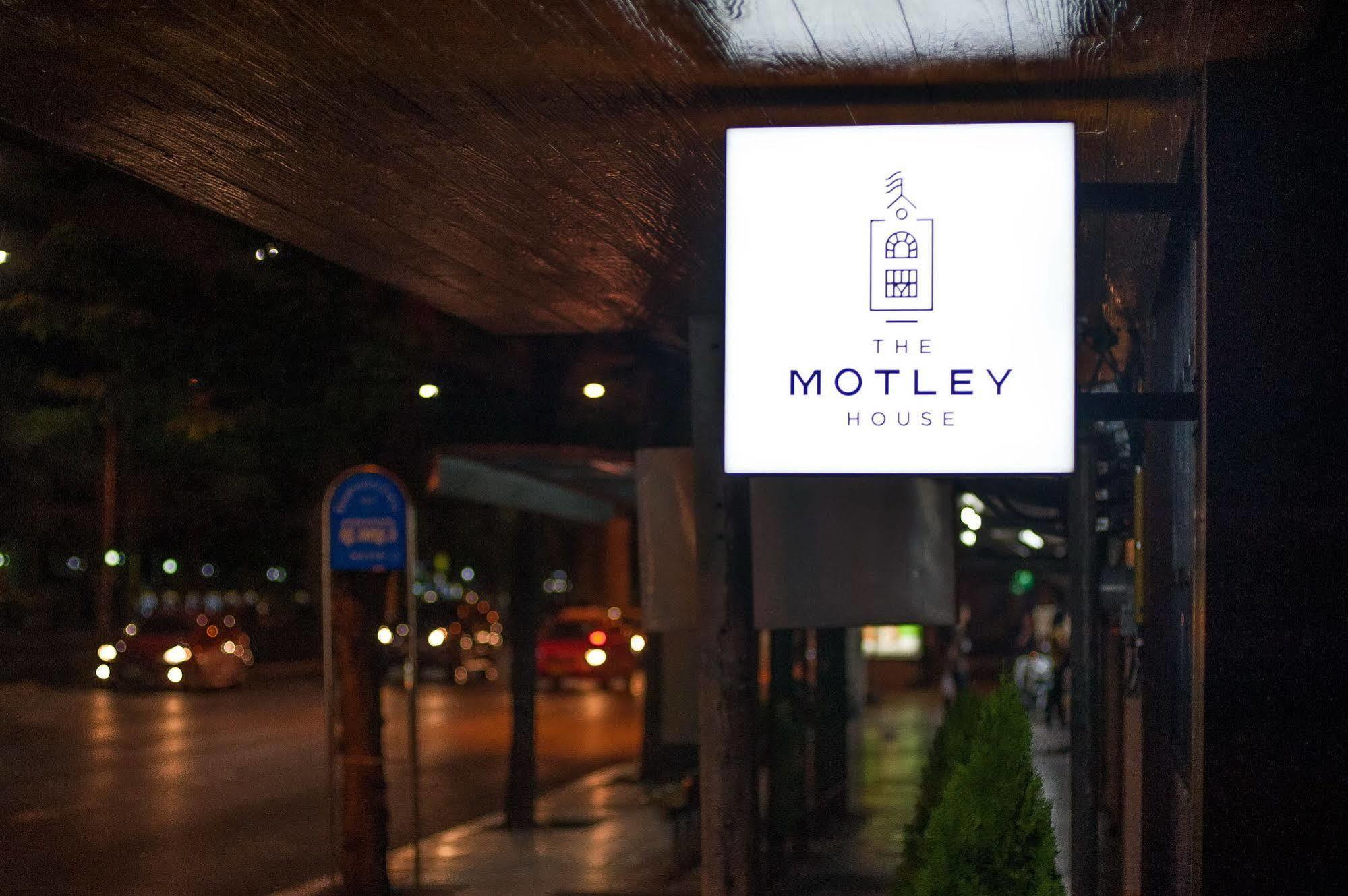 The Motley House Hostel Bangkok Exterior foto