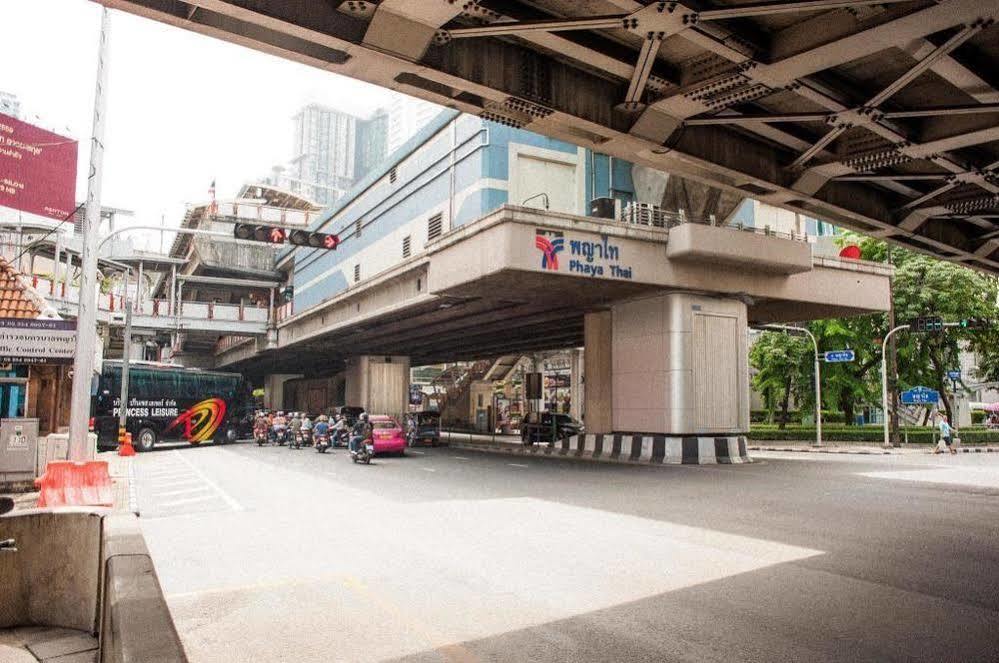 The Motley House Hostel Bangkok Exterior foto